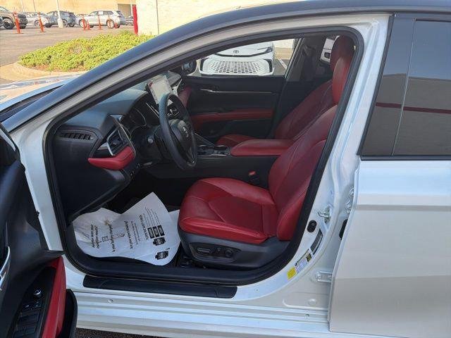 Certified Used 2021 MID BLK/WIND CHILL Toyota  image 27
