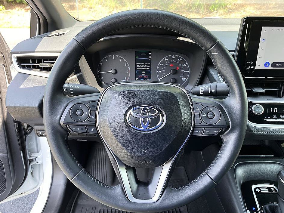 Used 2025 Ice Toyota SE image 14