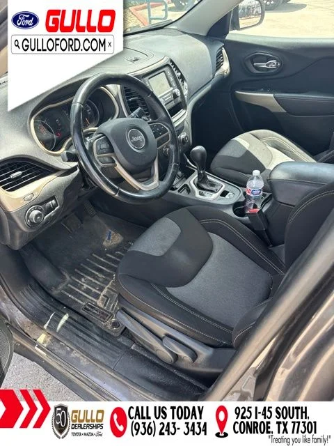 Certified Used 2018 Granite Crystal Clearcoat Metallic Jeep Latitude image 8