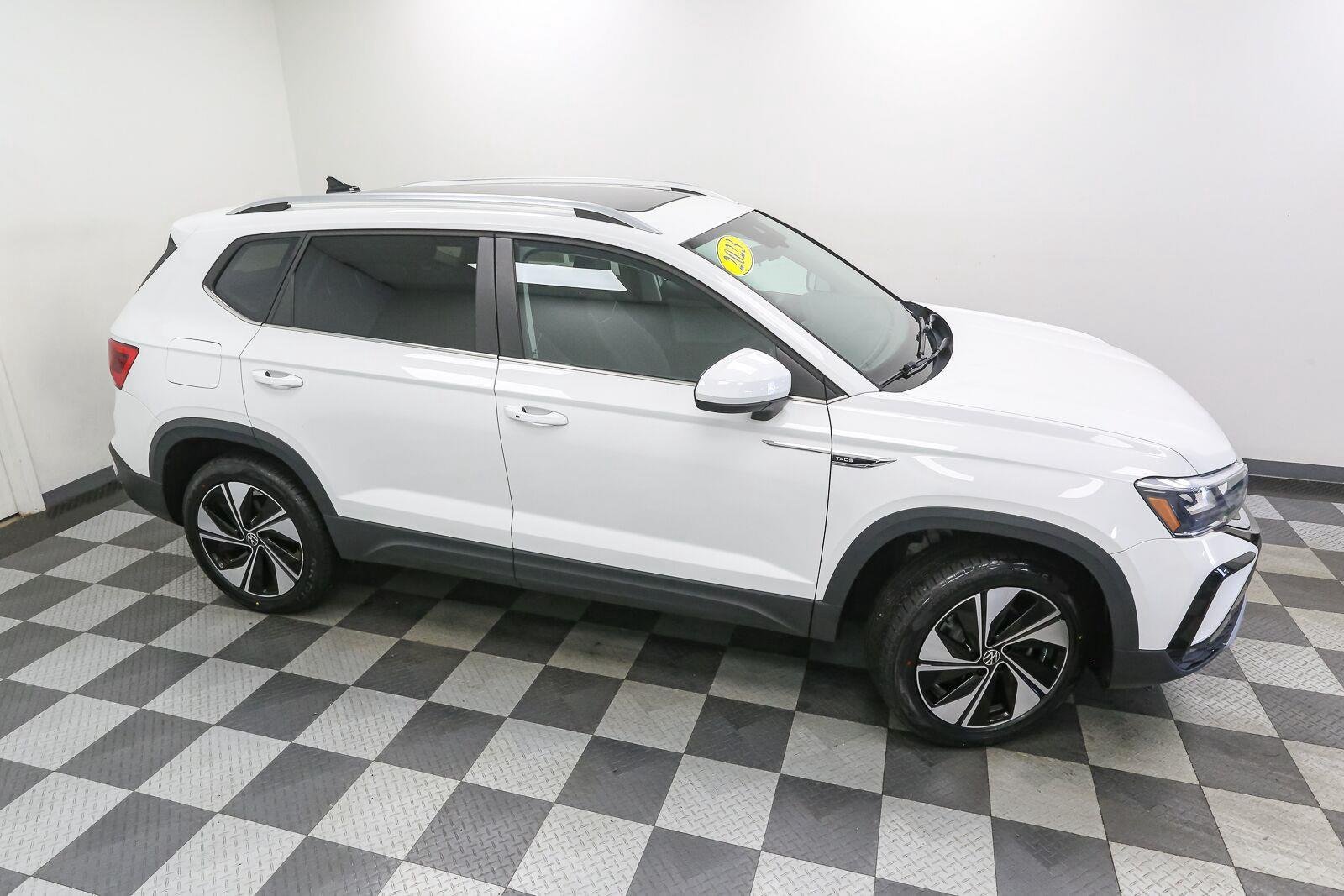 Used 2023 Pure White Volkswagen SE image 6