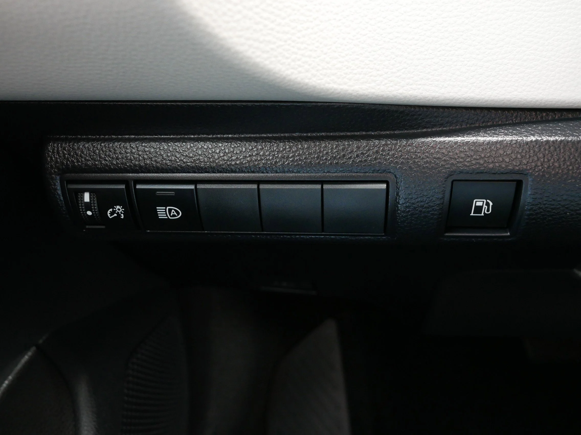 Used 2023 Ice Cap Toyota Hybrid LE image 26