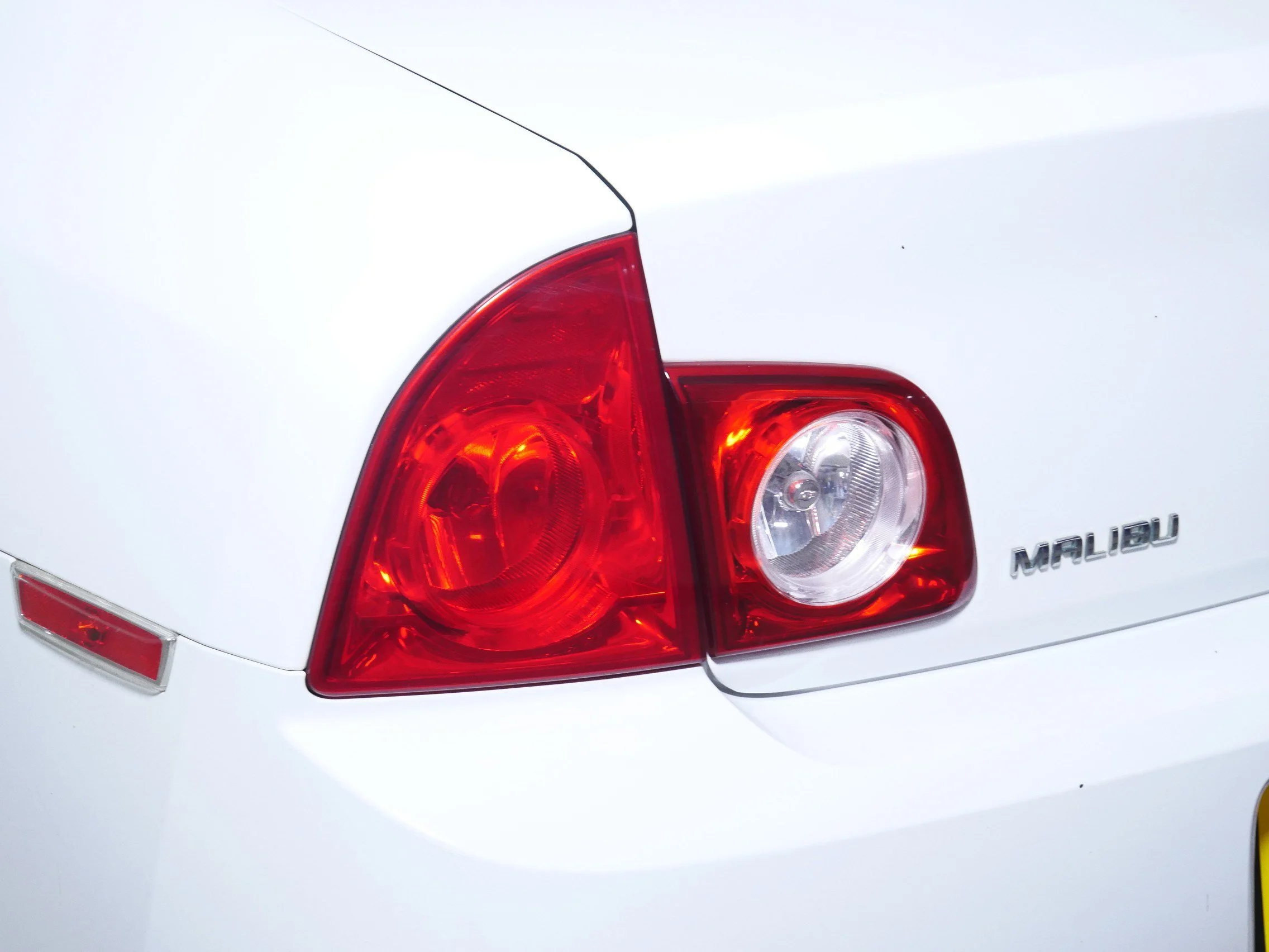 Used 2011 Summit White Chevrolet LS w/1LS image 17