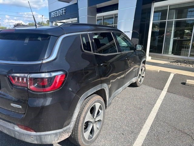 Used 2020 Diamond Black Crystal Pearlcoat Jeep Latitude w/Sun/Safety Pkg image 3
