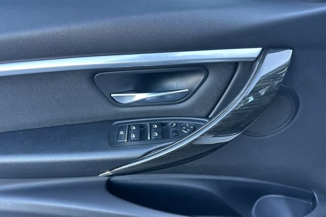 2018 BMW 3 Series 330e - Photo 12