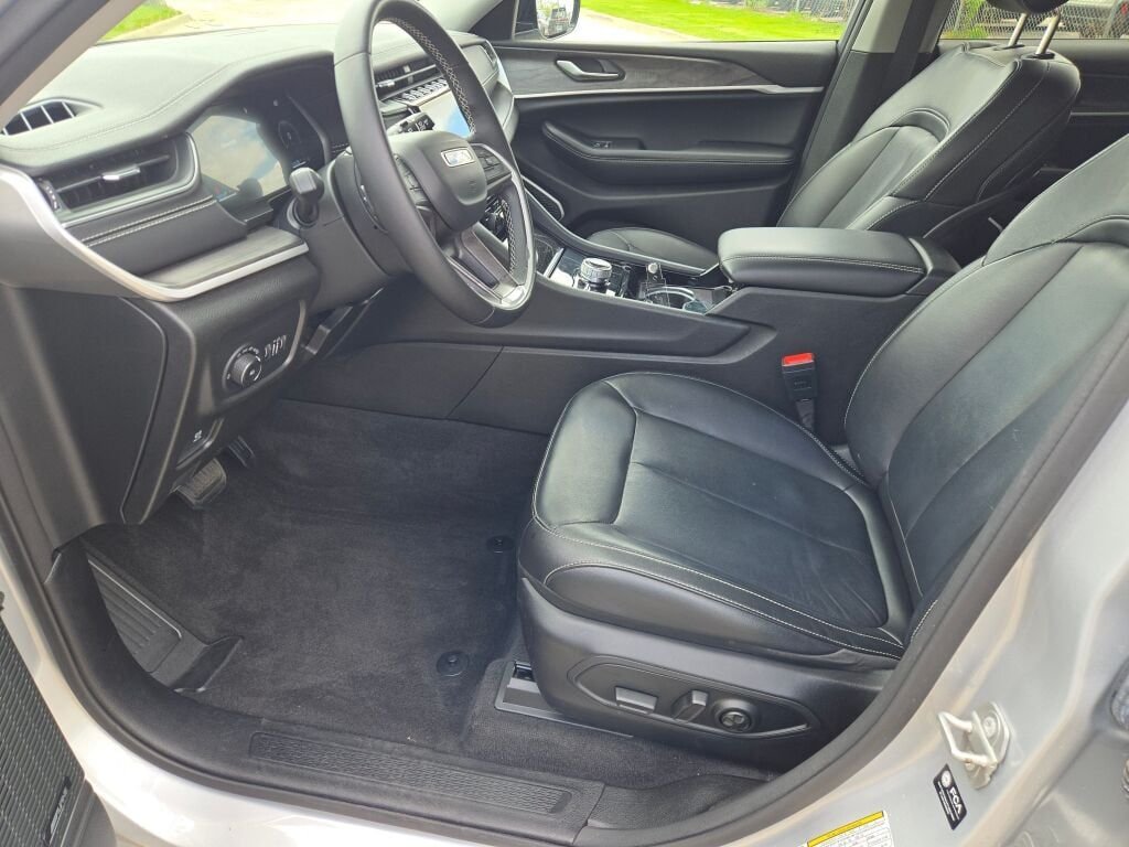 Used 2021 Silver Jeep Limited image 23