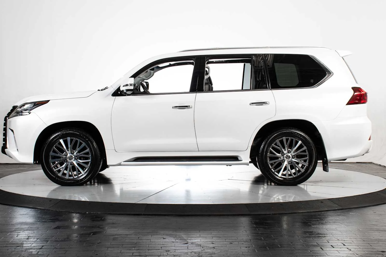 Used 2019 Eminent White Pearl Lexus  image 2