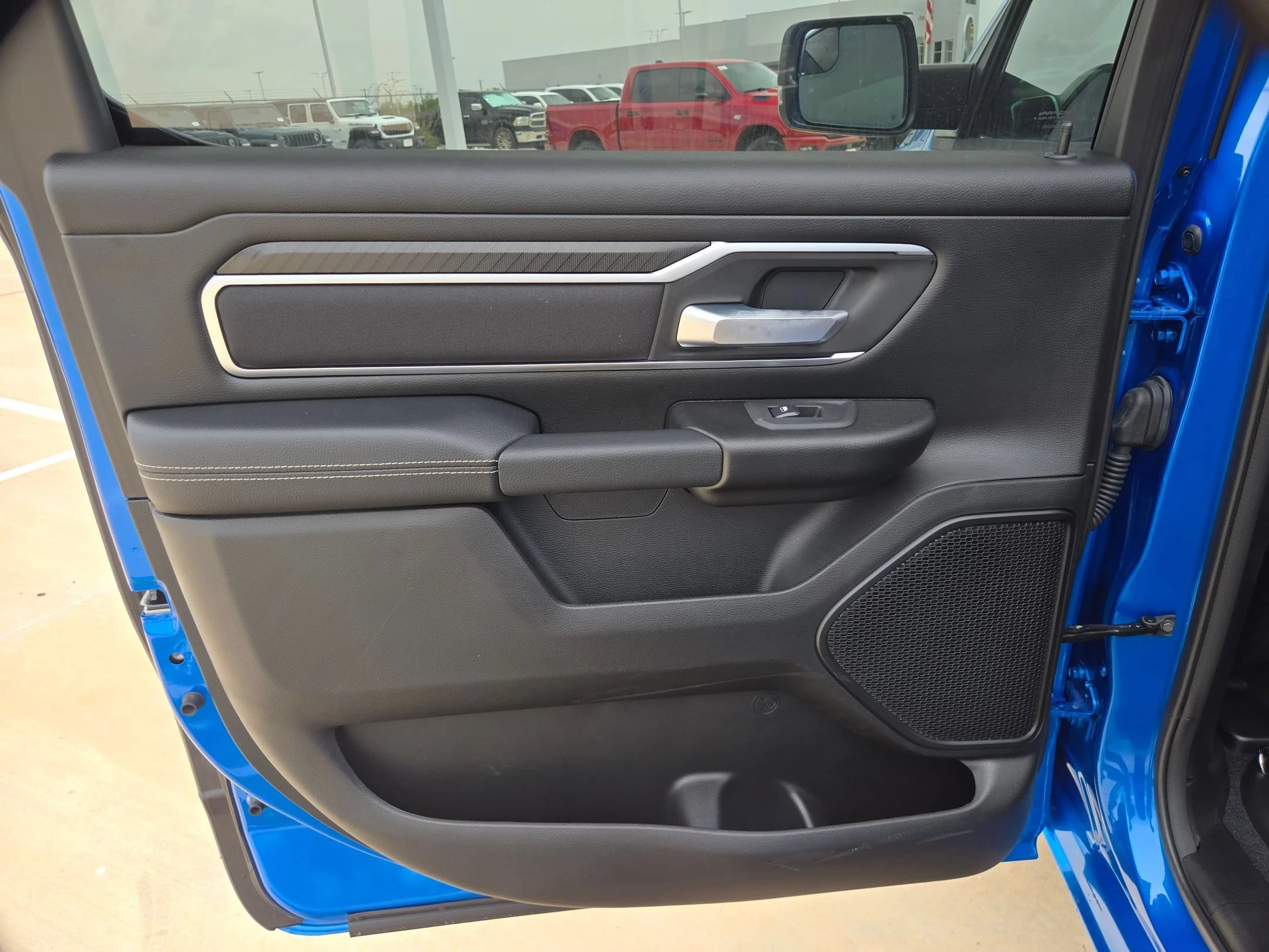 New 2026 Hydro Blue Pearl-Coat Exterior Paint RAM Big Horn/Lone Star image 13