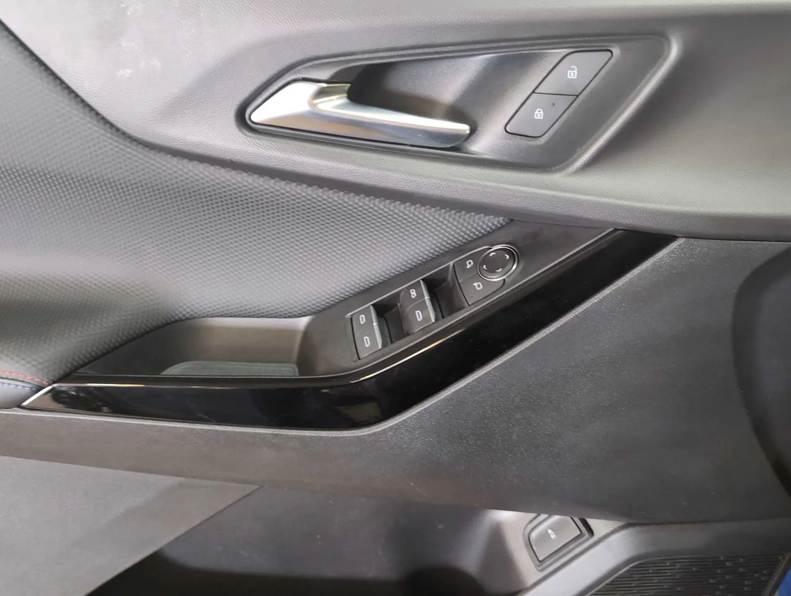 Used 2025 Reef Blue Metallic Chevrolet RS image 23