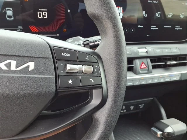 2025 Kia K4 LXS - Photo 19