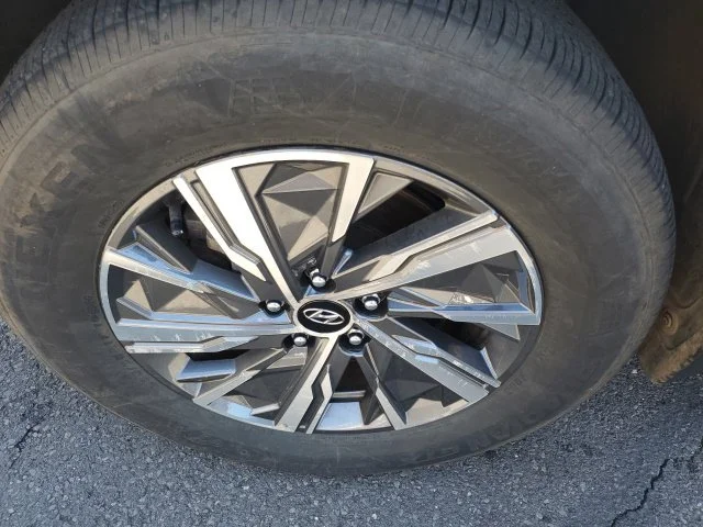 Used 2024 Silver Hyundai Blue image 21
