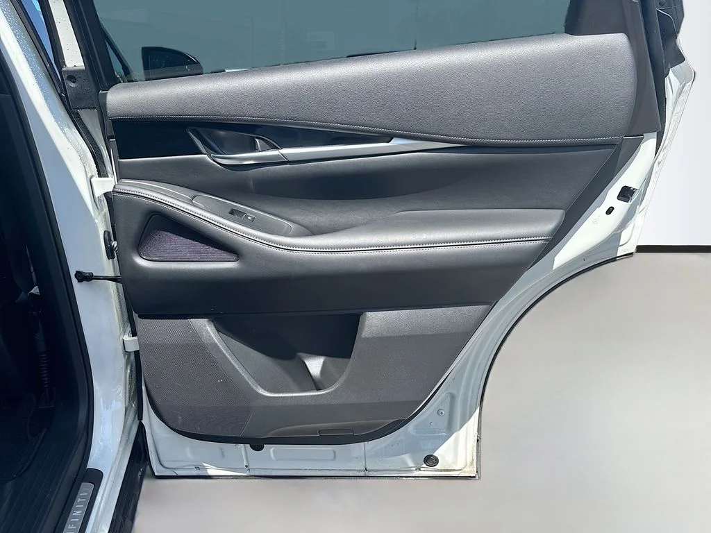 Used 2025 White INFINITI PURE image 20