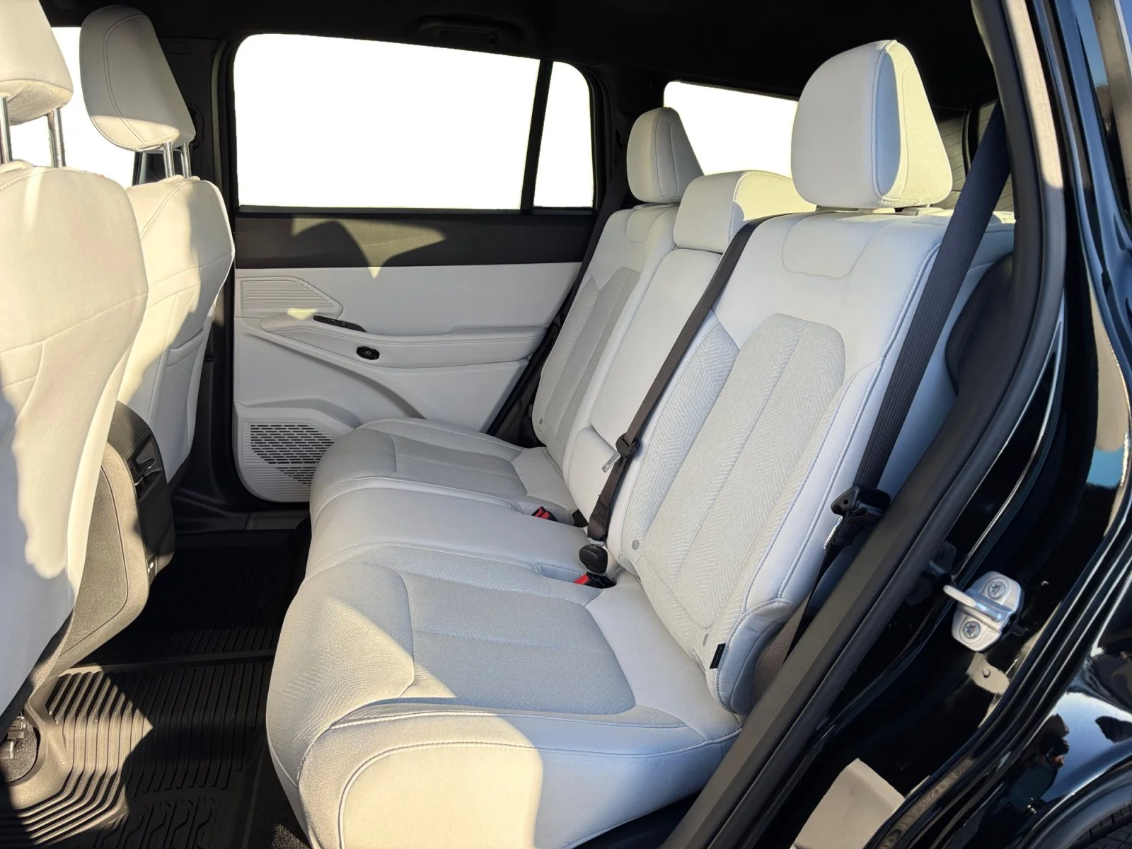 New 2026 Diamond Black Crystal Pearl Jeep Laredo image 16