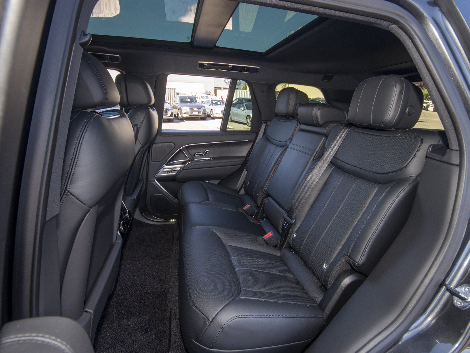 New 2026 Carpathian Grey Land Rover SE image 46
