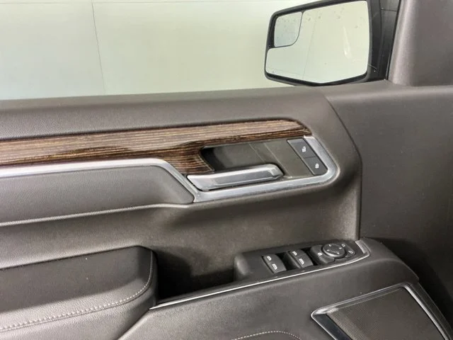 Used 2022 Summit White GMC Elevation image 8