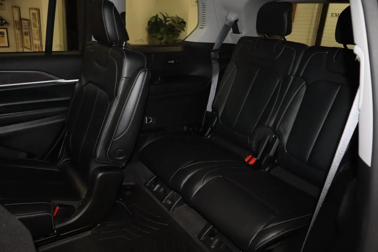 Used 2021 Silver Zynith Jeep Limited image 30