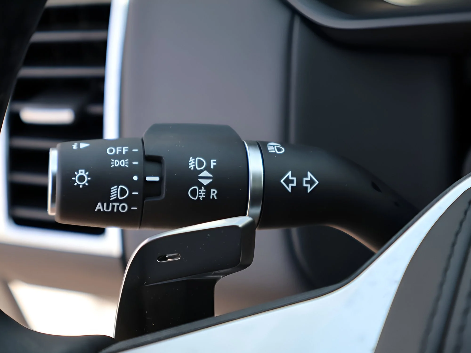 New 2026 Fuji White Land Rover Dynamic SE image 36