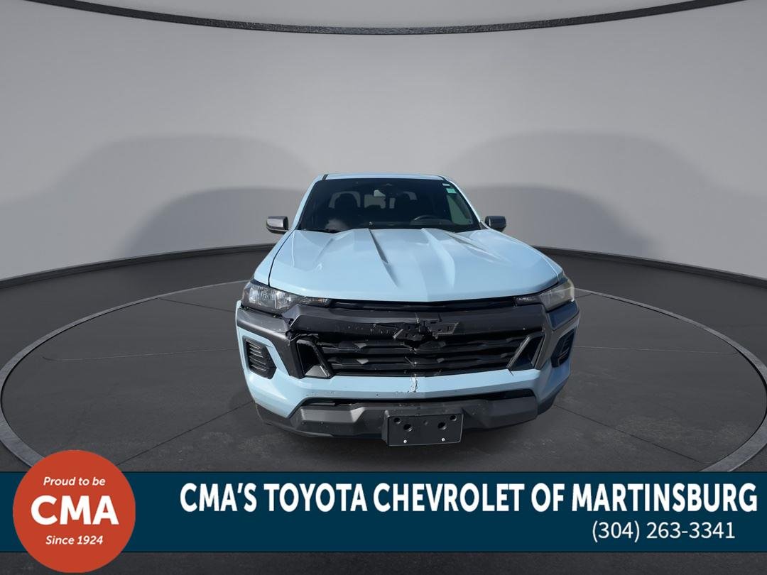 Used 2025 Snowdrift Metallic Chevrolet 4WD LT image 3