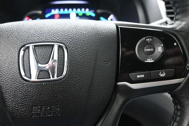 Used 2021 Silver Honda EX-L image 29