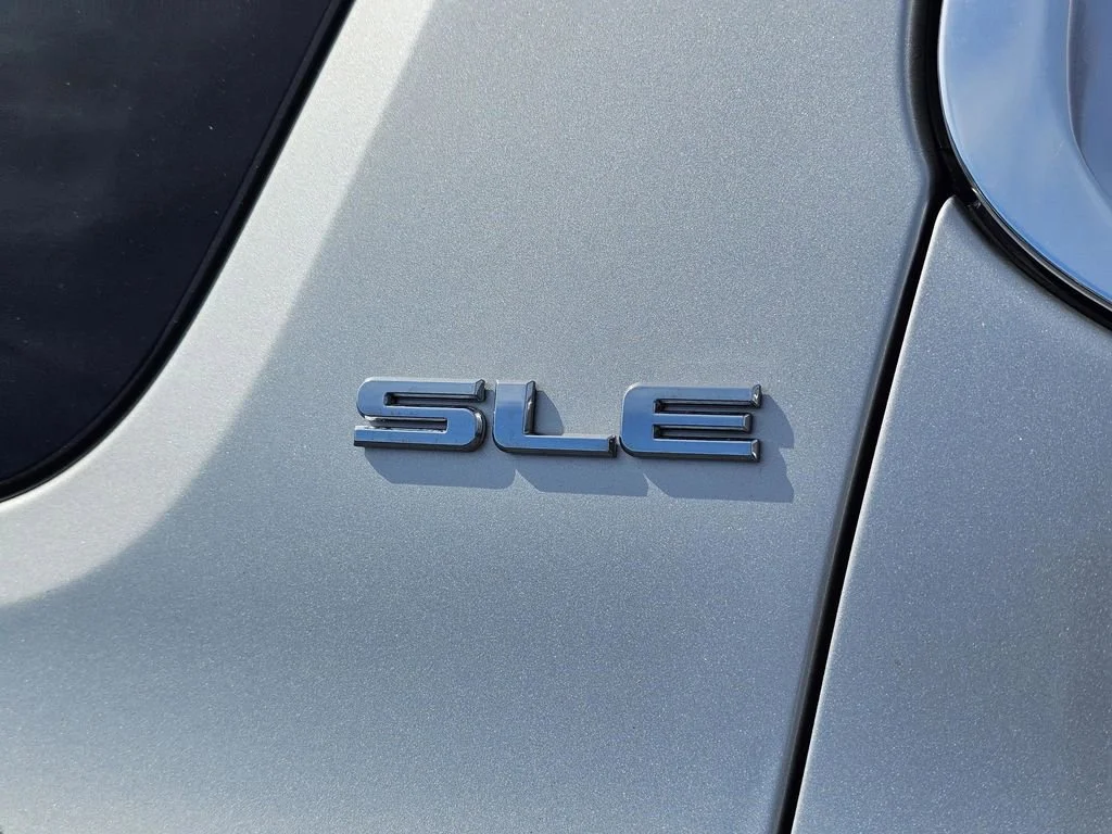 Used 2019 QUICKSILVER METALLIC GMC SLE image 7