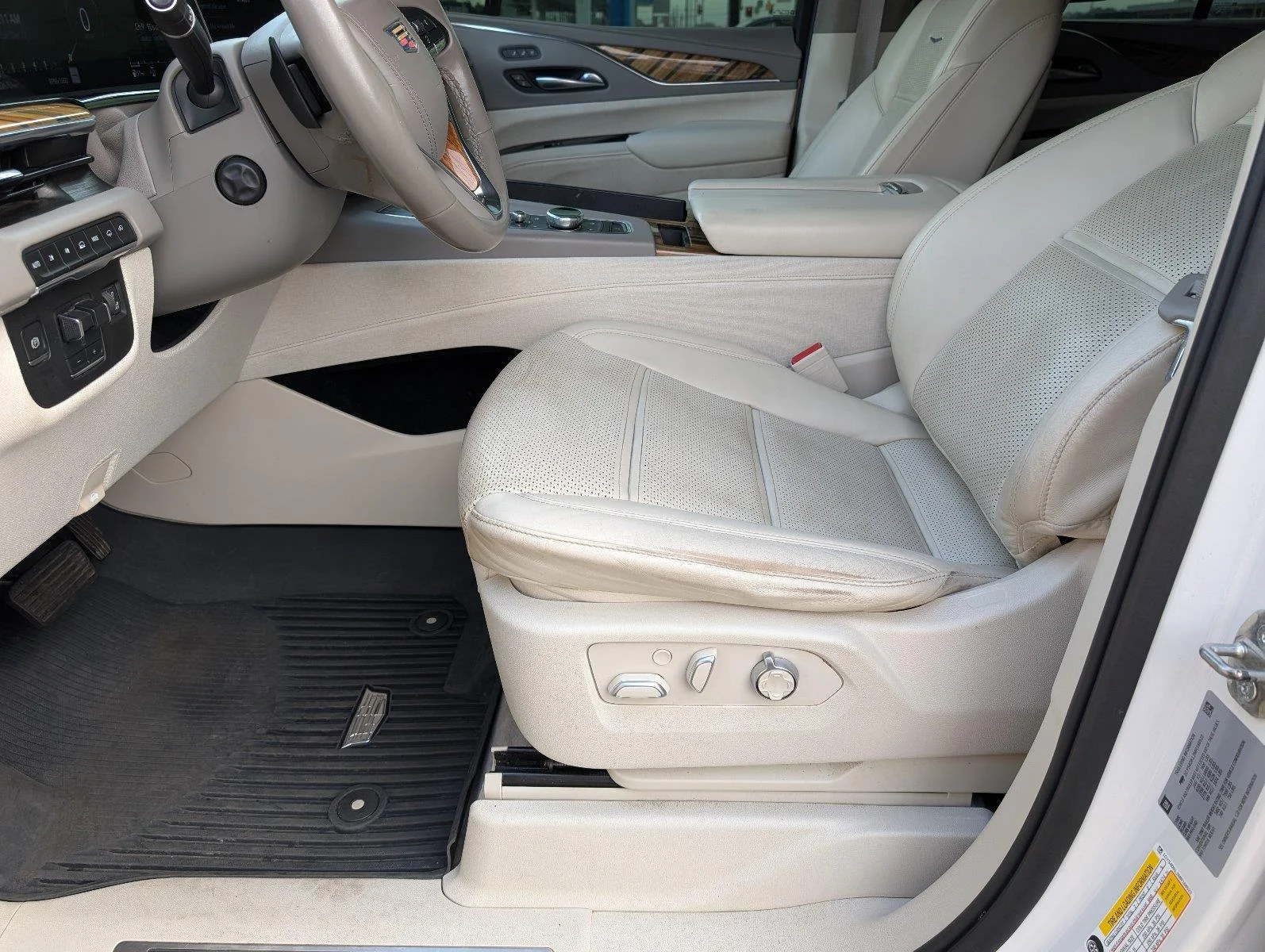 Used 2021 CRYSTAL WHITE TRICOAT Cadillac Premium Luxury Platinum image 3