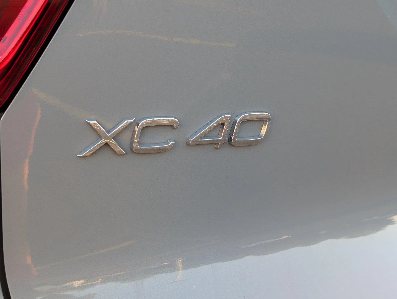 Used 2024 Vapor Grey Metallic Volvo Plus Bright Theme image 5