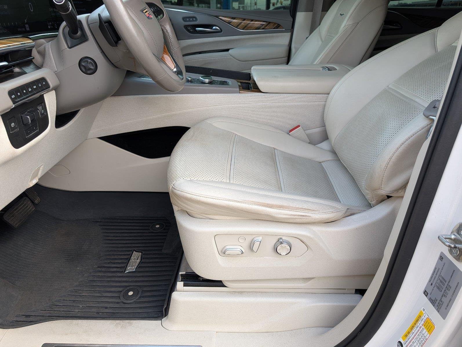 Used 2021 CRYSTAL WHITE TRICOAT Cadillac Premium Luxury Platinum image 3