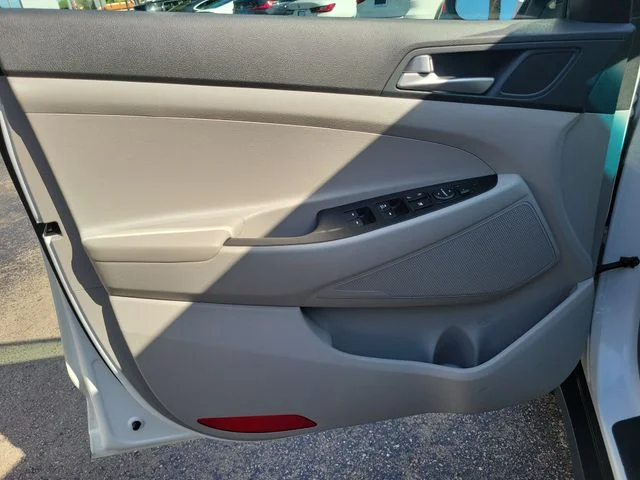 Used 2021 White Hyundai SE image 14