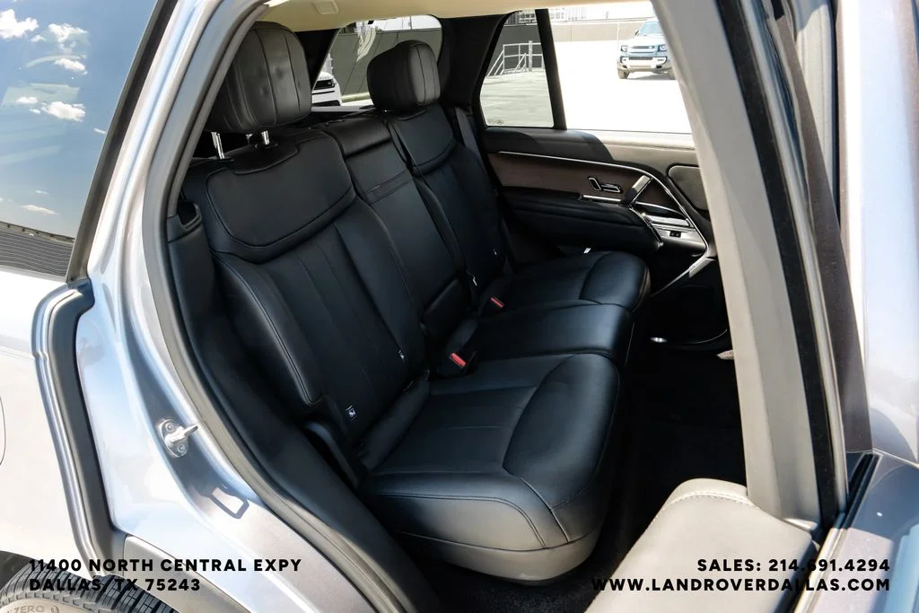 Used 2023 Grey Land Rover SE image 36