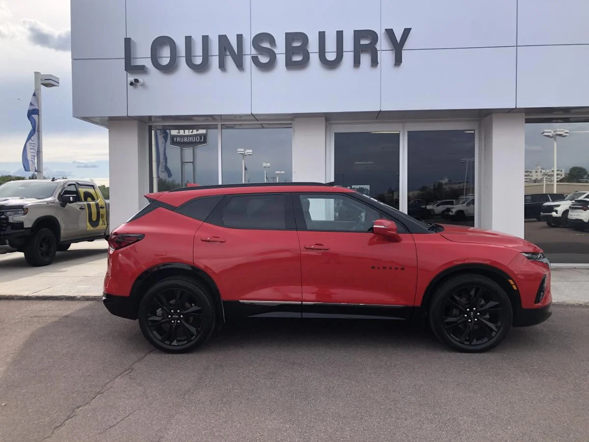 Used 2021 Red Chevrolet AWD 4dr RS image 2