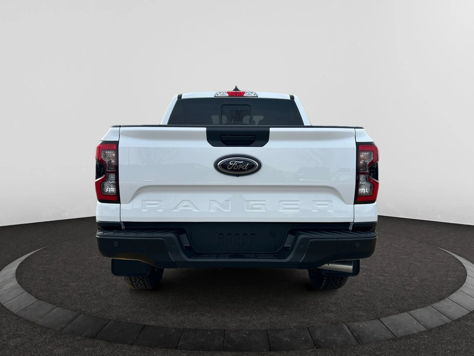 New 2026 Oxford White Ford Lariat image 4