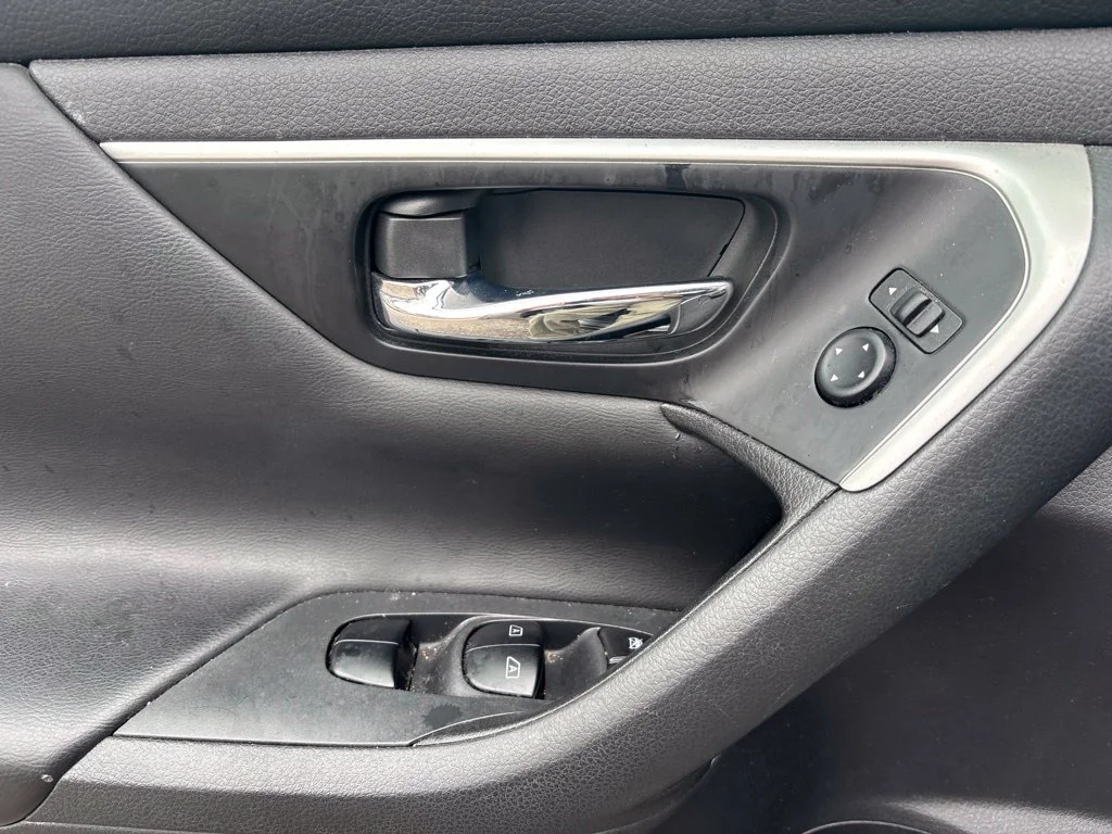 Used 2018 Gray Nissan 2.5 SV image 14