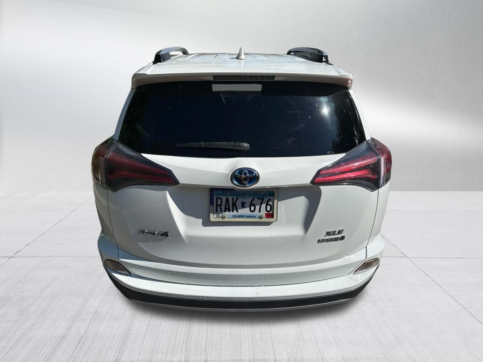 Used 2018 Super White Toyota Hybrid XLE image 6