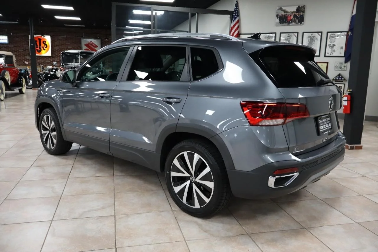 Used 2022 Platinum Gray Metallic Volkswagen 1.5T SE 4Motion image 3
