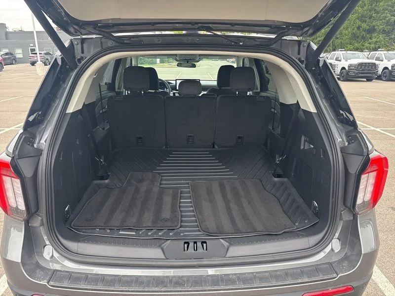 Used 2025 Gray Ford Active image 10