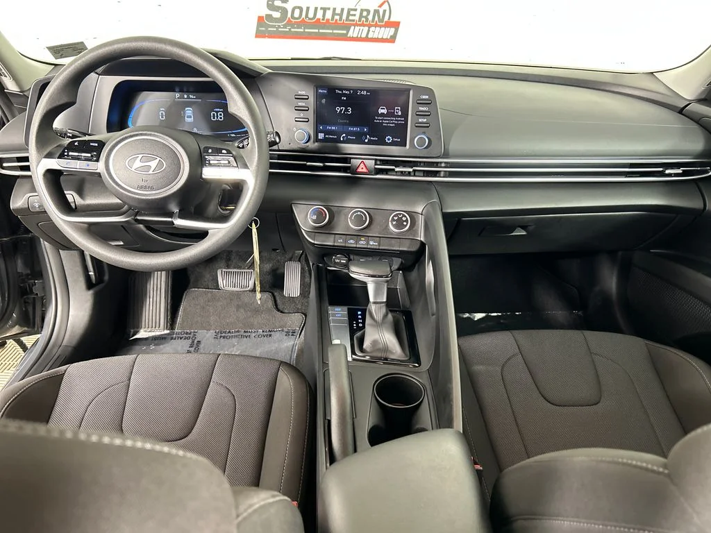 Used 2025 Gray Hyundai SE image 18