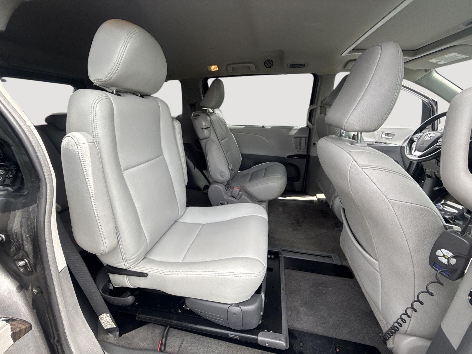 Used 2018 Predawn Gray Mica Toyota XLE image 25