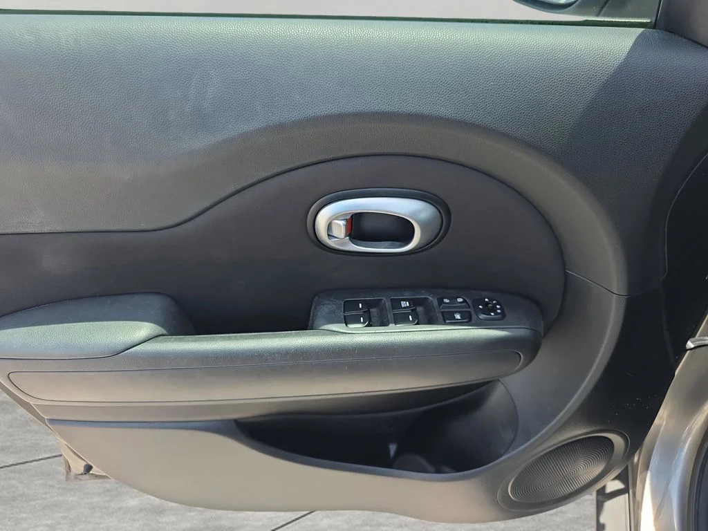Used 2016 Titanium Gray Kia Base image 17