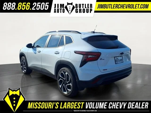 Used 2025 Summit White Chevrolet 2RS image 21