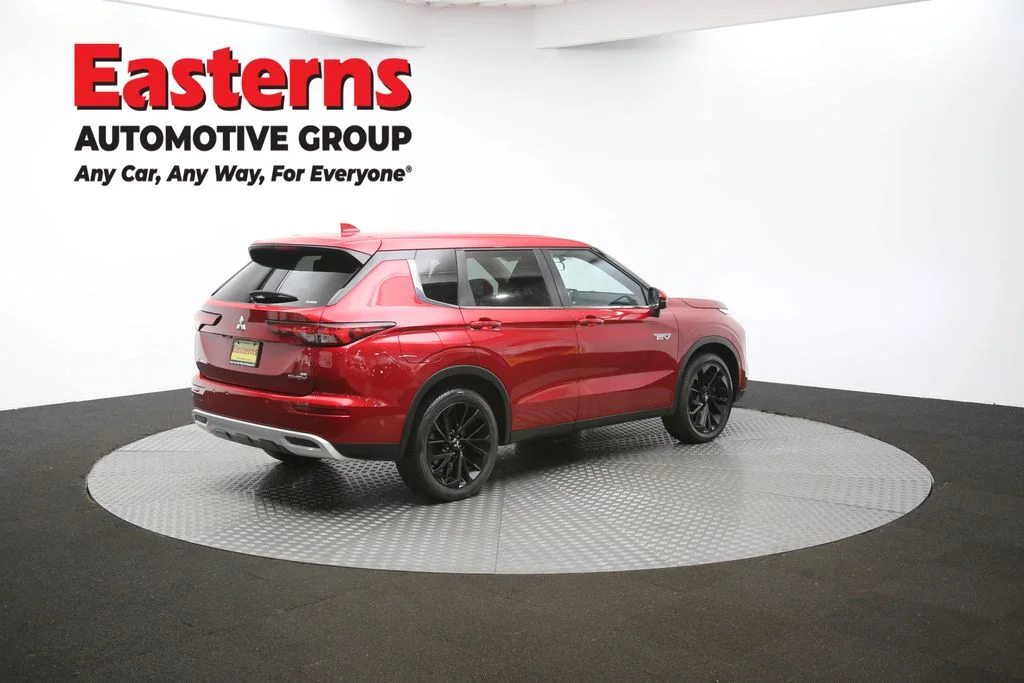 Used 2023 Red Mitsubishi SE image 40