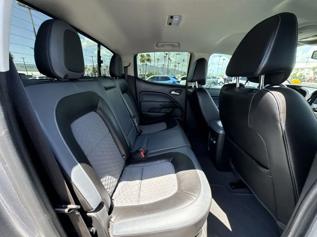 Used 2022 Gray Chevrolet Z71 image 27