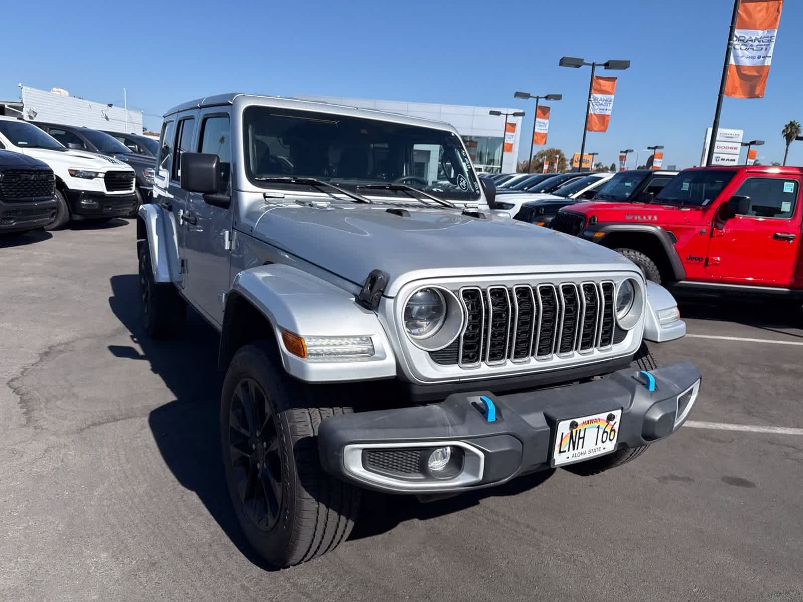 Used 2024 Silver Zynith Clearcoat Jeep Sahara image 7