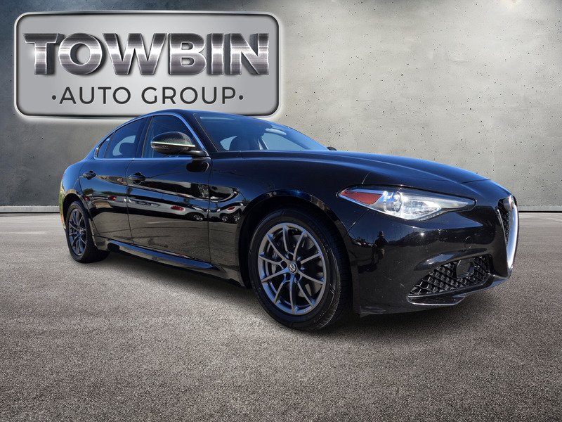 Used 2018 Alfa Black Alfa Romeo AWD image 2