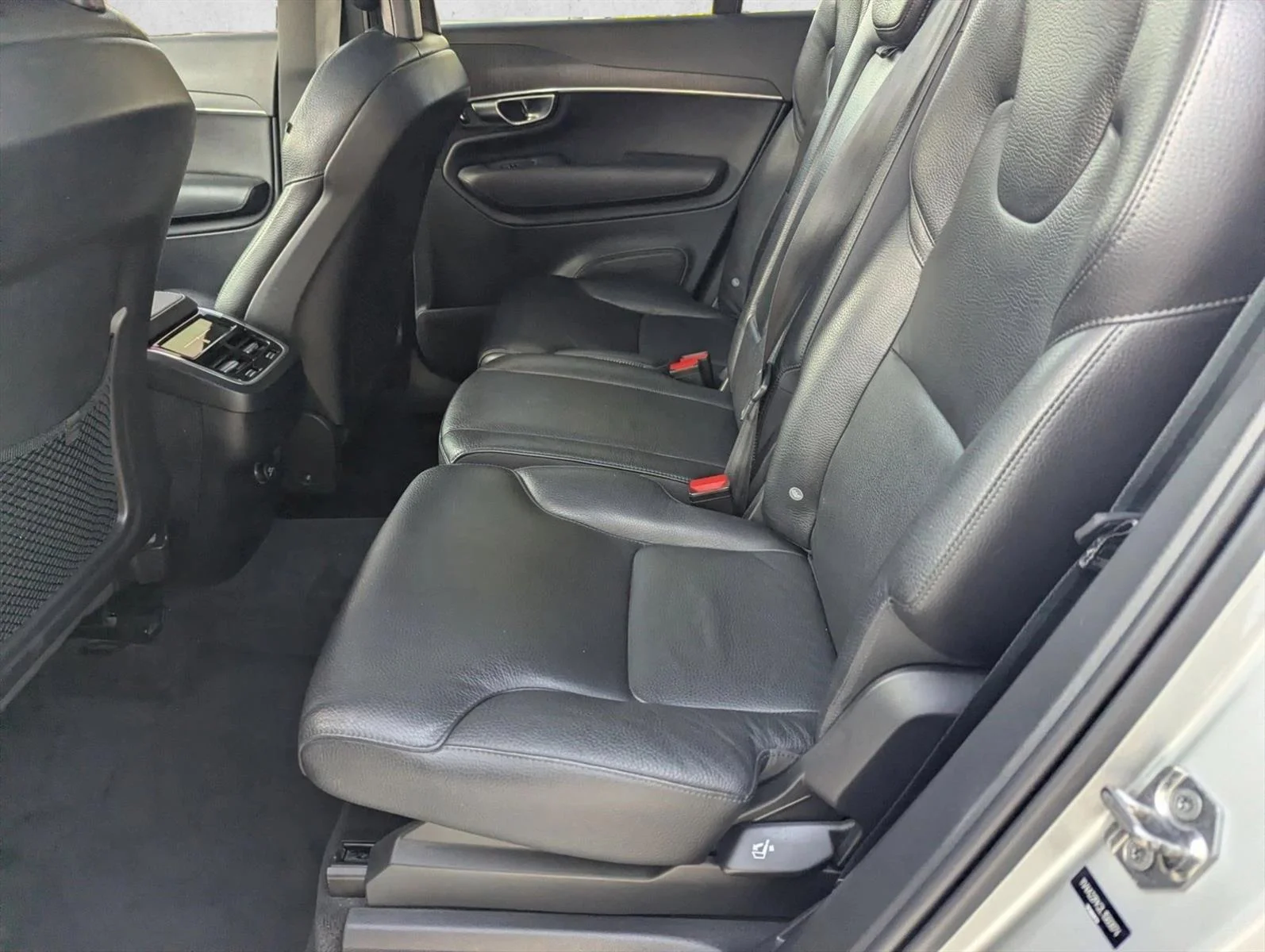 Used 2020 Bright Silver Metallic Volvo Momentum image 17