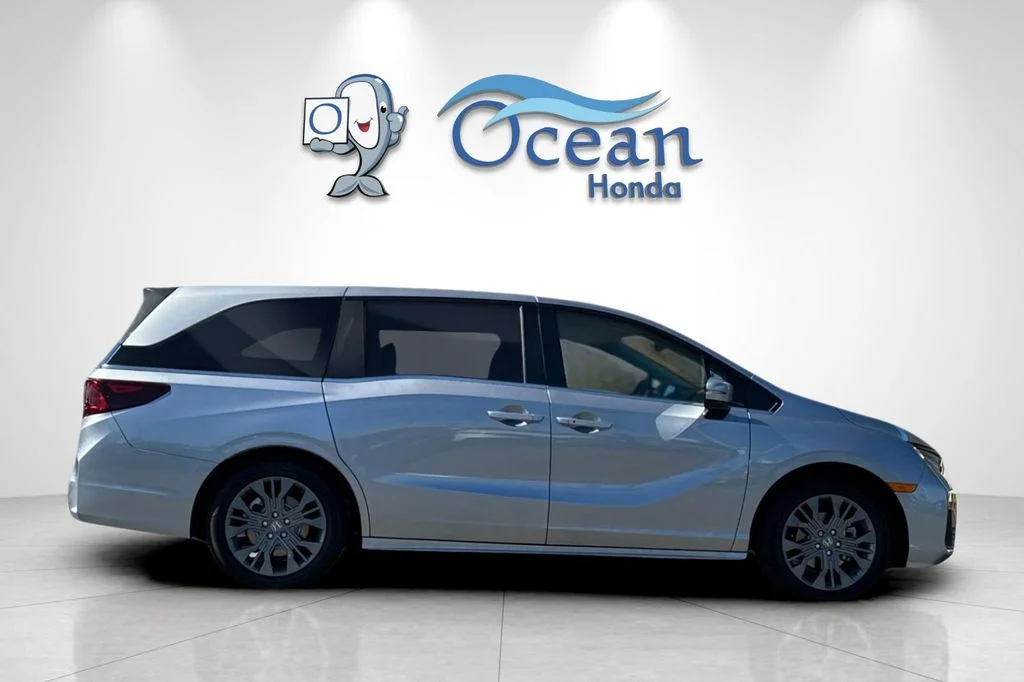 New 2026 Solar Silver Metallic Honda Touring image 8