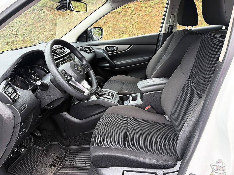 Used 2021 Glacier White Nissan S image 11