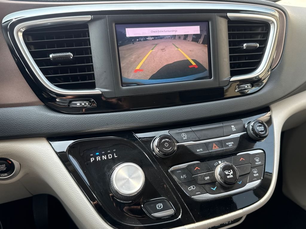 Used 2022 White Chrysler LX image 24