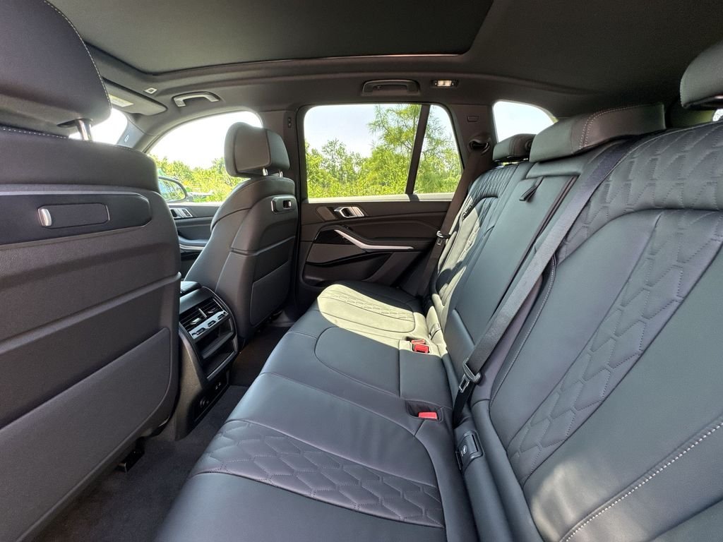 New 2026 Carbon Black Metallic BMW xDrive50e image 25