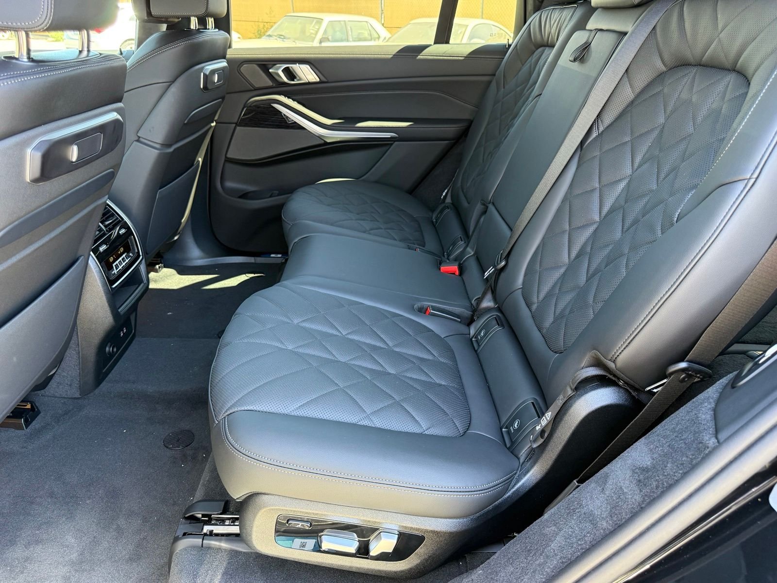 New 2027 Black Sapphire Metallic BMW xDrive40i image 31
