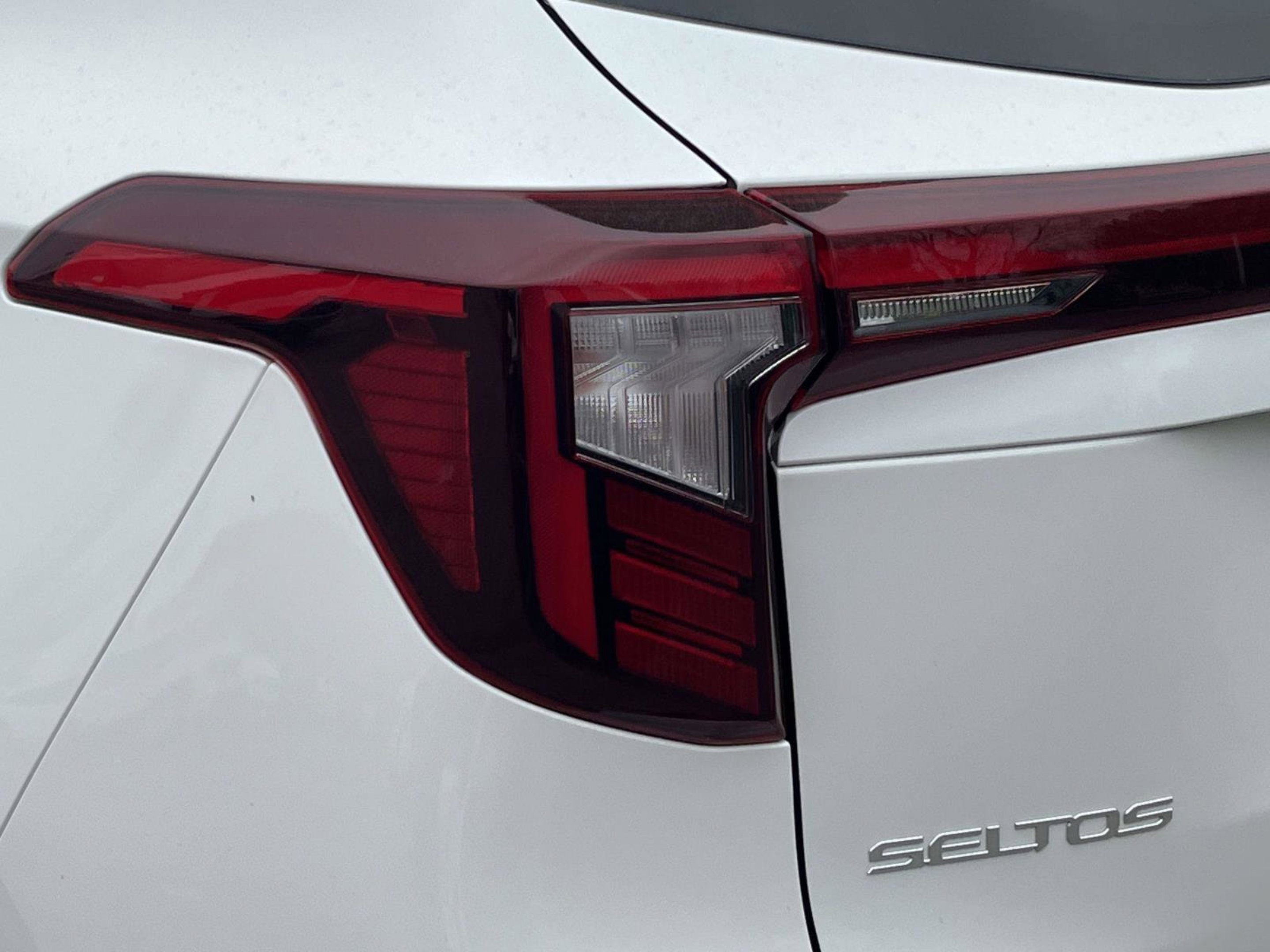 New 2026 Snow White Pearl Kia EX image 10