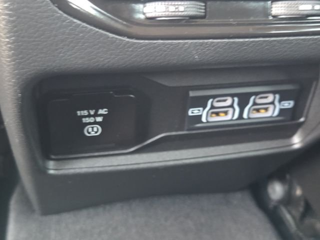 Used 2023 Velvet Jeep Laredo image 12